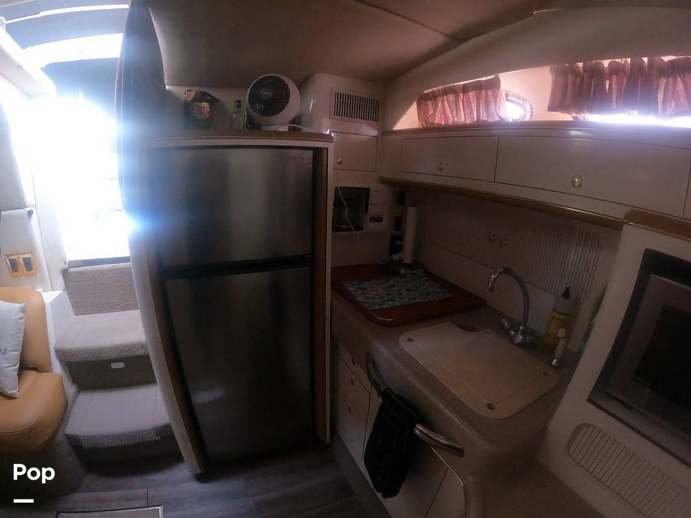 Slide: The Image of Sea Ray 400 Express Cruiser 1997 - 40