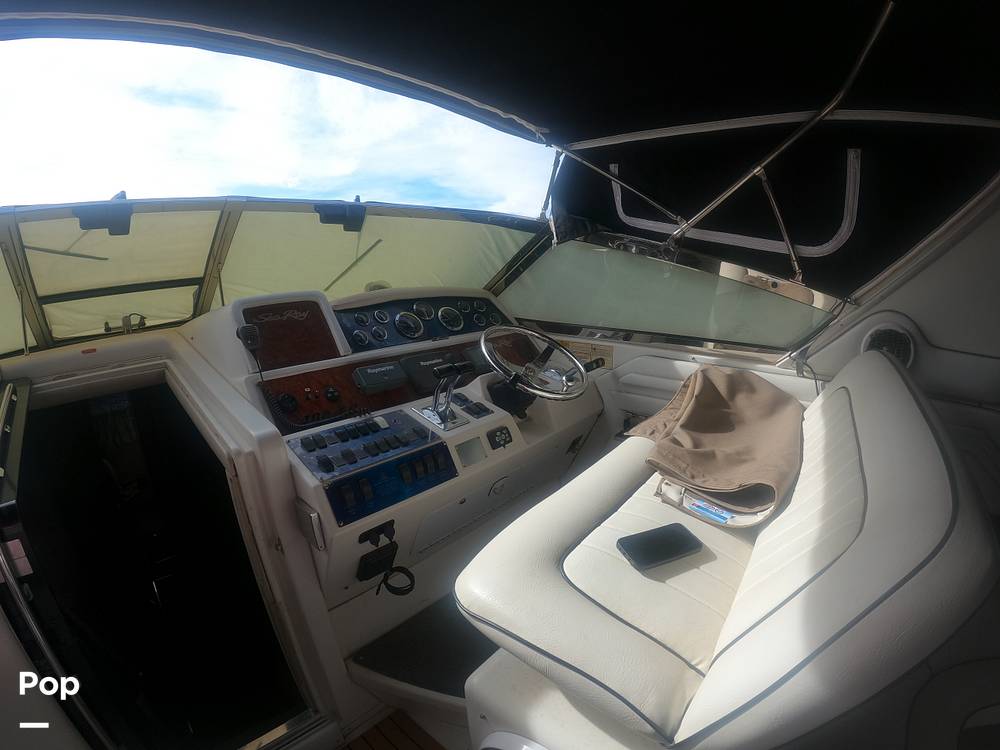 Slide: The Image of Sea Ray 400 Express Cruiser 1997 - 41