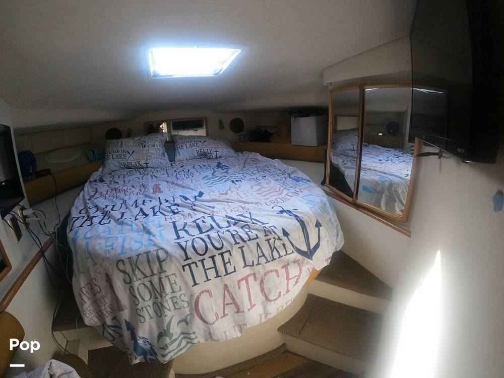 Slide: The Image of Sea Ray 400 Express Cruiser 1997 - 49