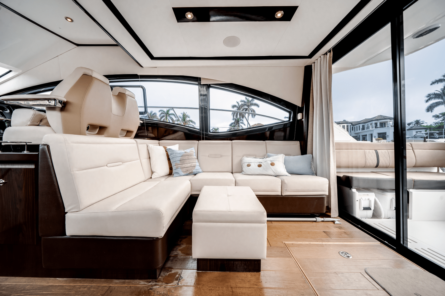 Slide: The Image of Sea Ray 400 FLY 2017 - 11