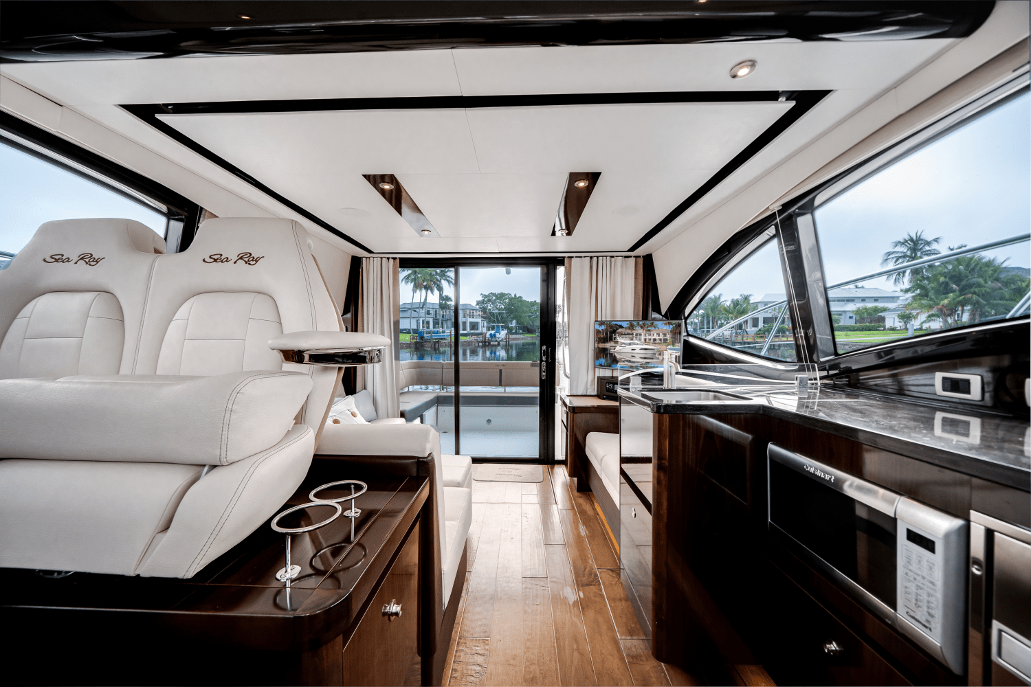 Slide: The Image of Sea Ray 400 FLY 2017 - 14