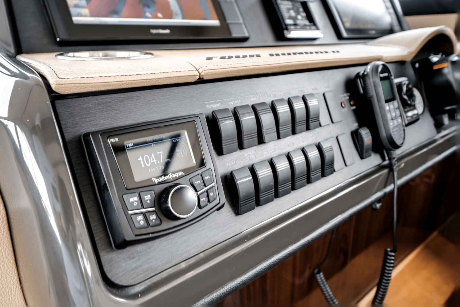 Slide: The Image of Sea Ray 400 FLY 2017 - 17