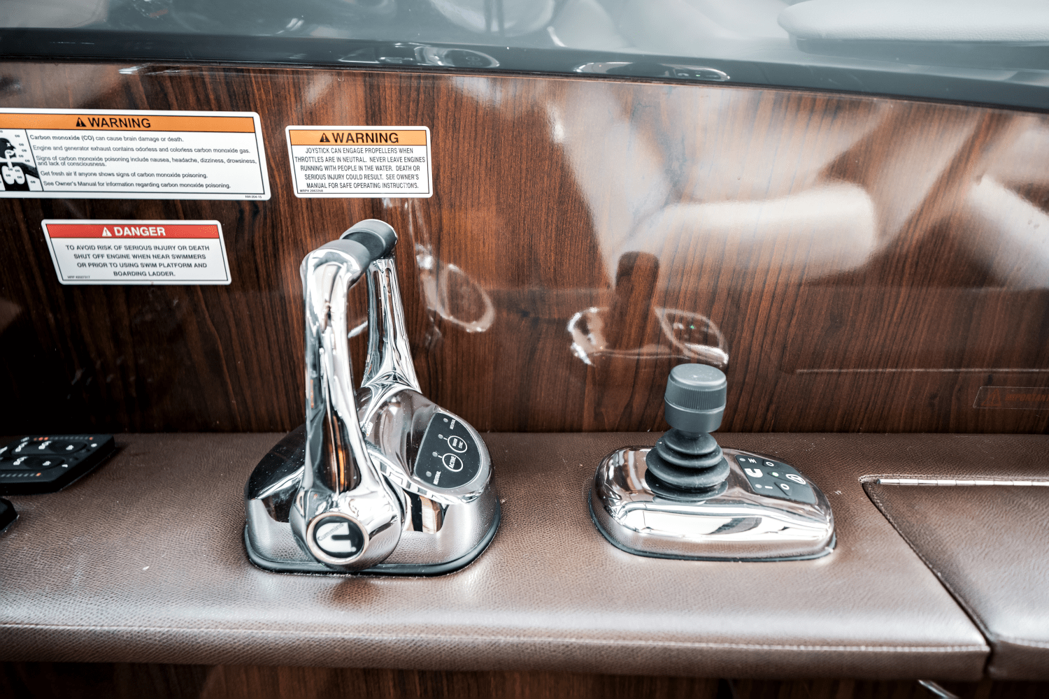 Slide: The Image of Sea Ray 400 FLY 2017 - 21