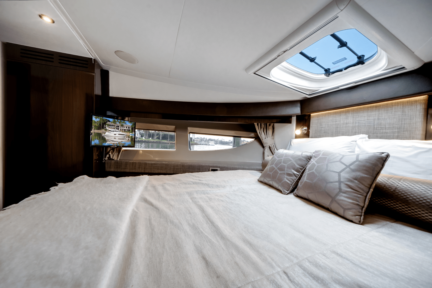 Slide: The Image of Sea Ray 400 FLY 2017 - 24