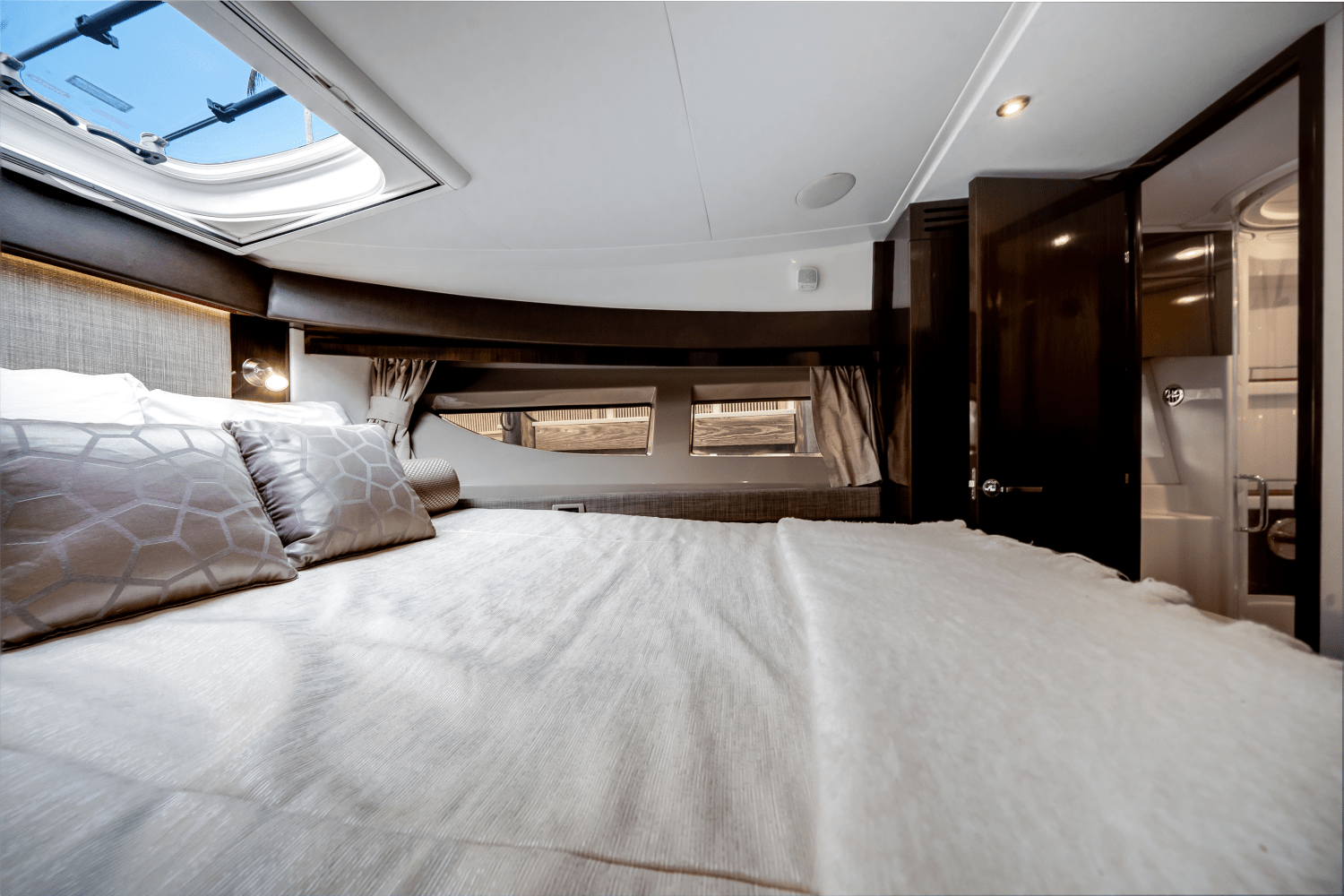 Slide: The Image of Sea Ray 400 FLY 2017 - 25