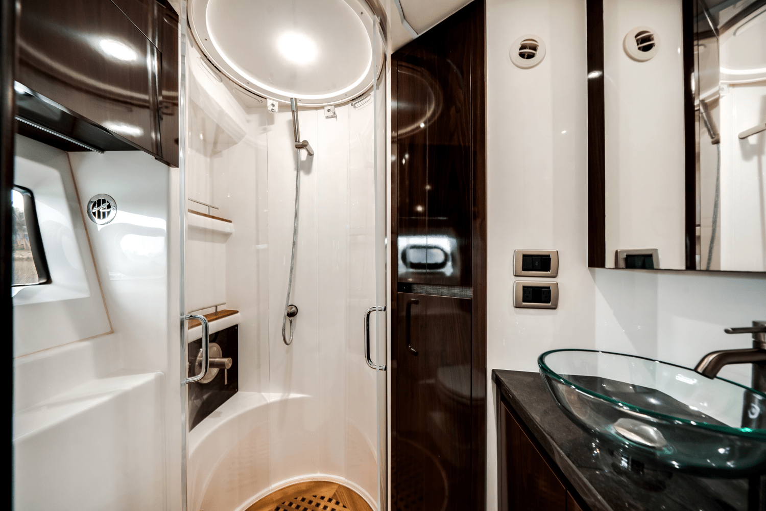 Slide: The Image of Sea Ray 400 FLY 2017 - 26