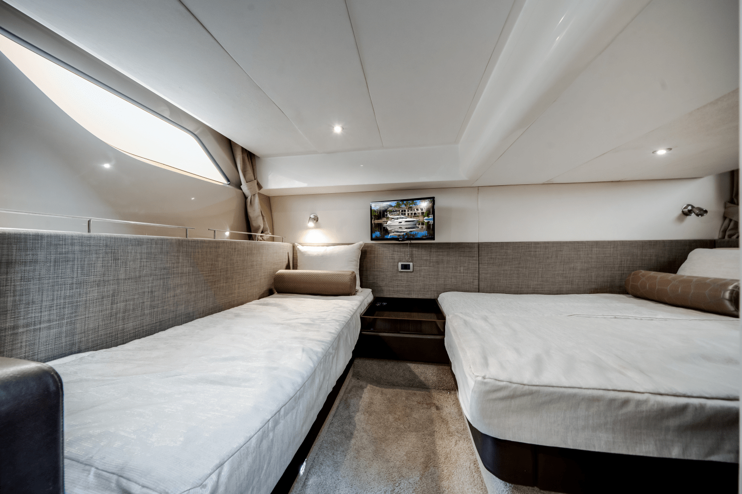 Slide: The Image of Sea Ray 400 FLY 2017 - 27