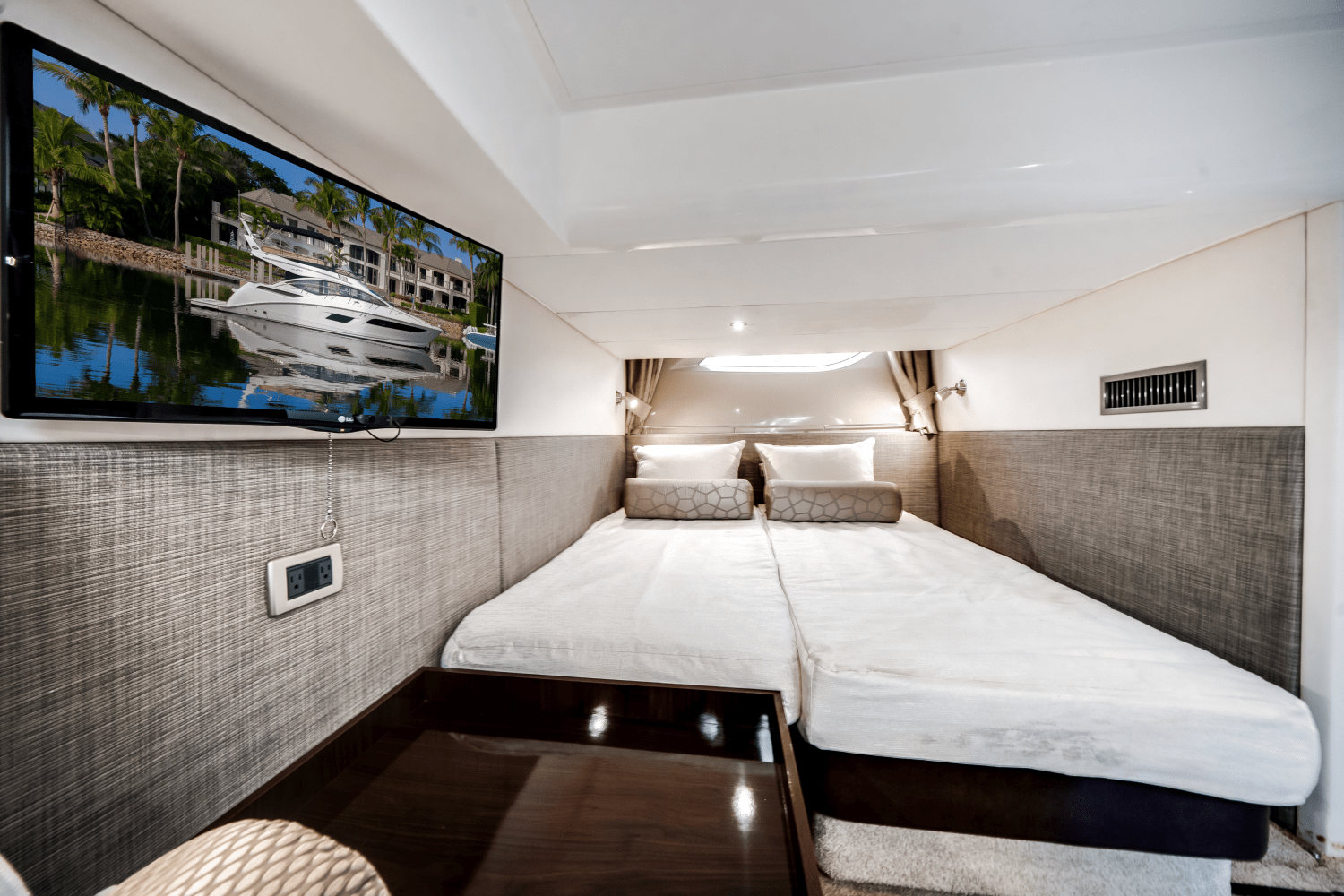 Slide: The Image of Sea Ray 400 FLY 2017 - 28