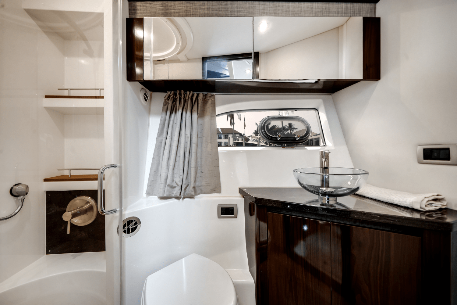 Slide: The Image of Sea Ray 400 FLY 2017 - 29