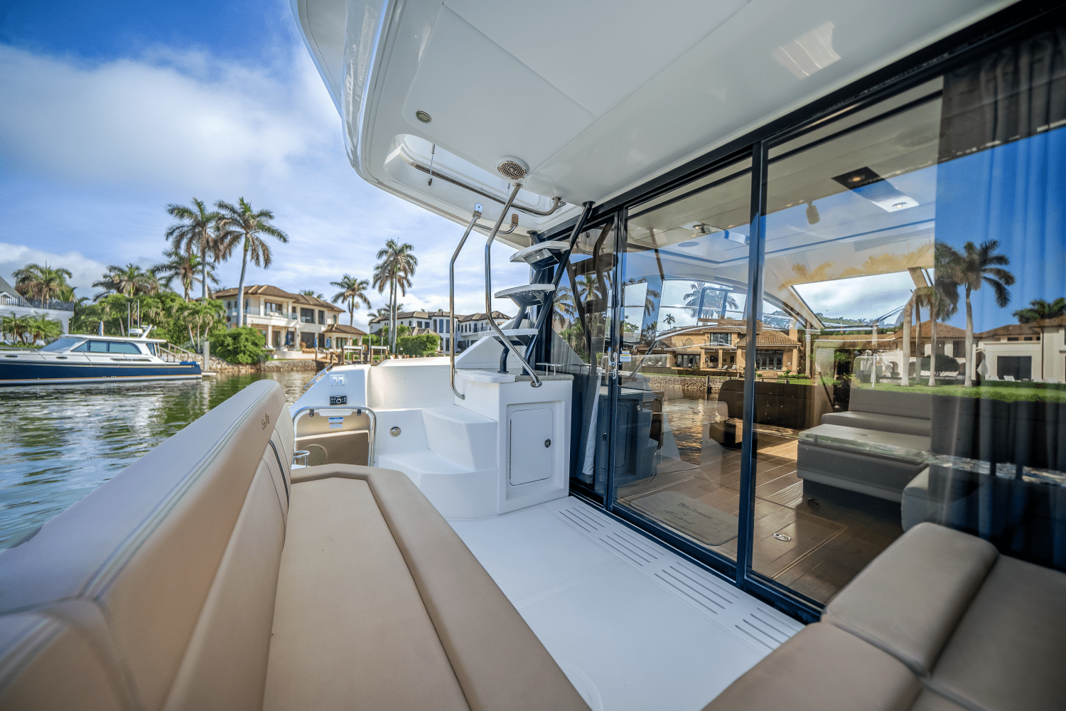 Slide: The Image of Sea Ray 400 FLY 2017 - 31