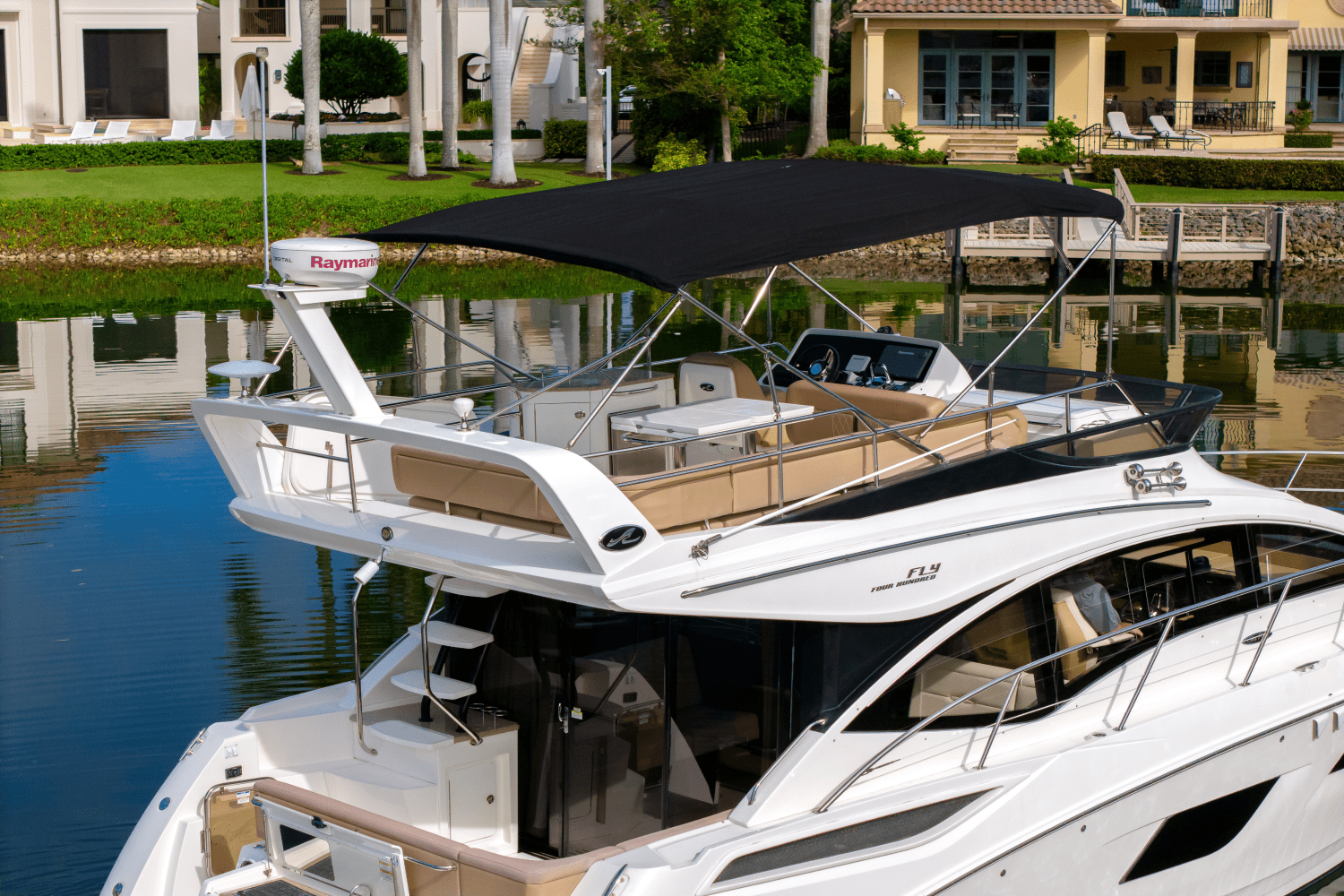 Slide: The Image of Sea Ray 400 FLY 2017 - 5