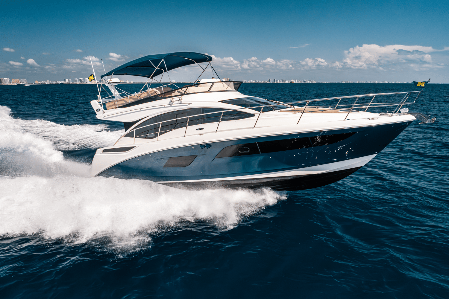 Slide: The Image of Sea Ray 400 FLY 2018 - 0
