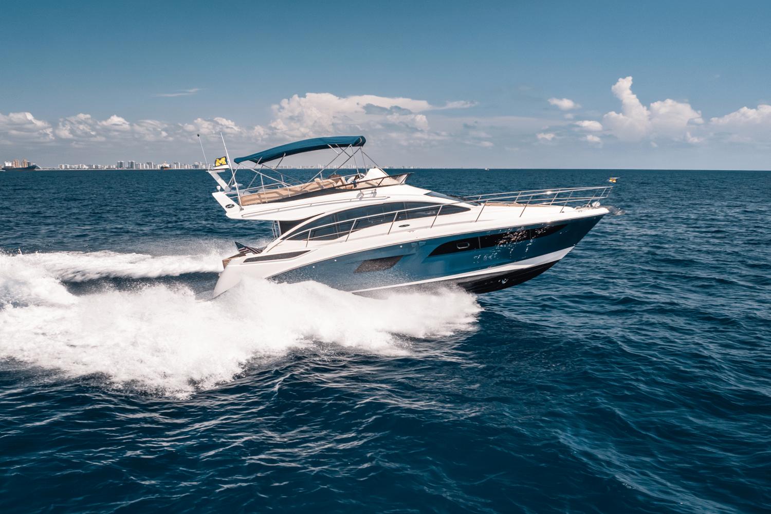 Slide: The Image of Sea Ray 400 Fly 2018 - 1