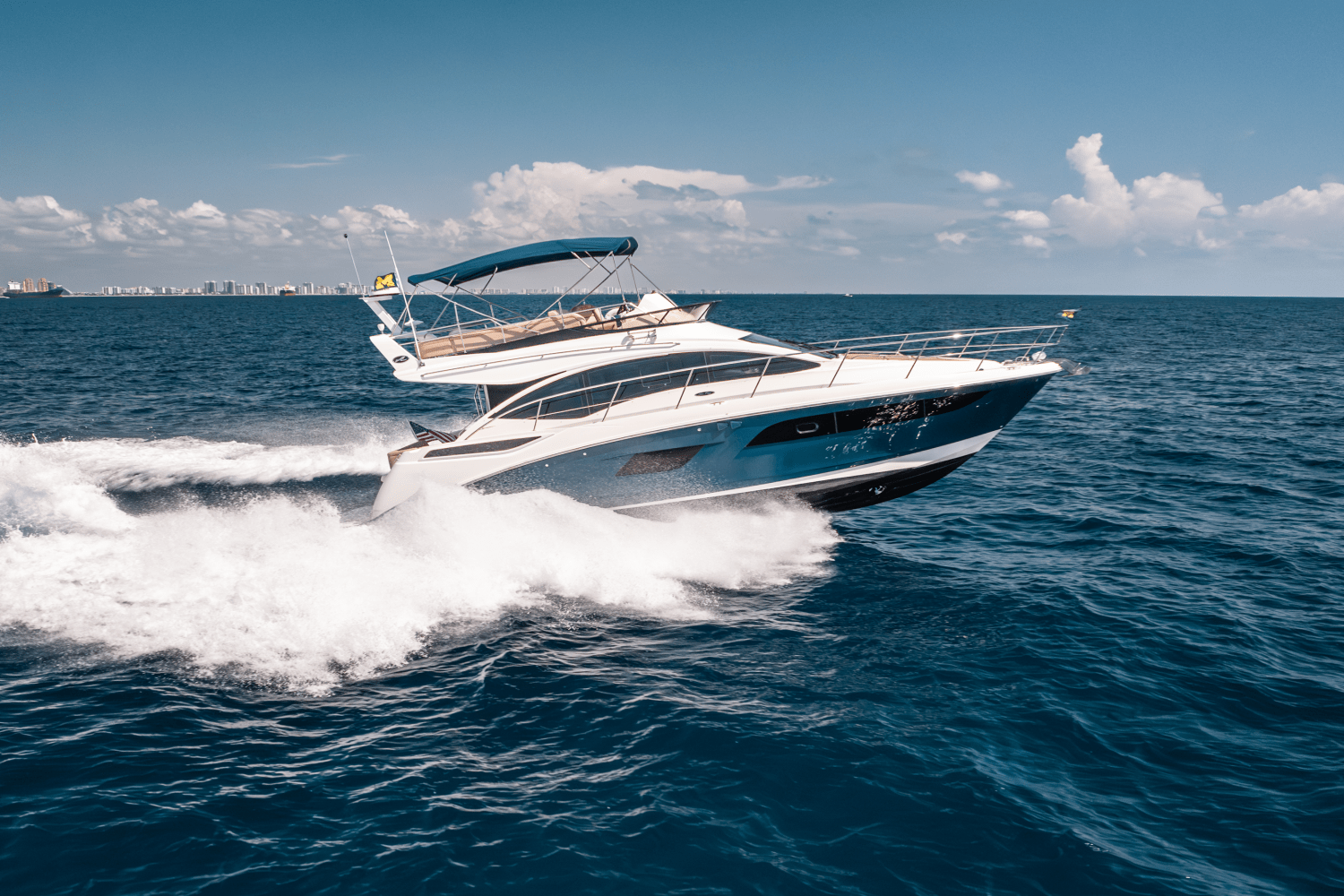 Slide: The Image of Sea Ray 400 FLY 2018 - 1
