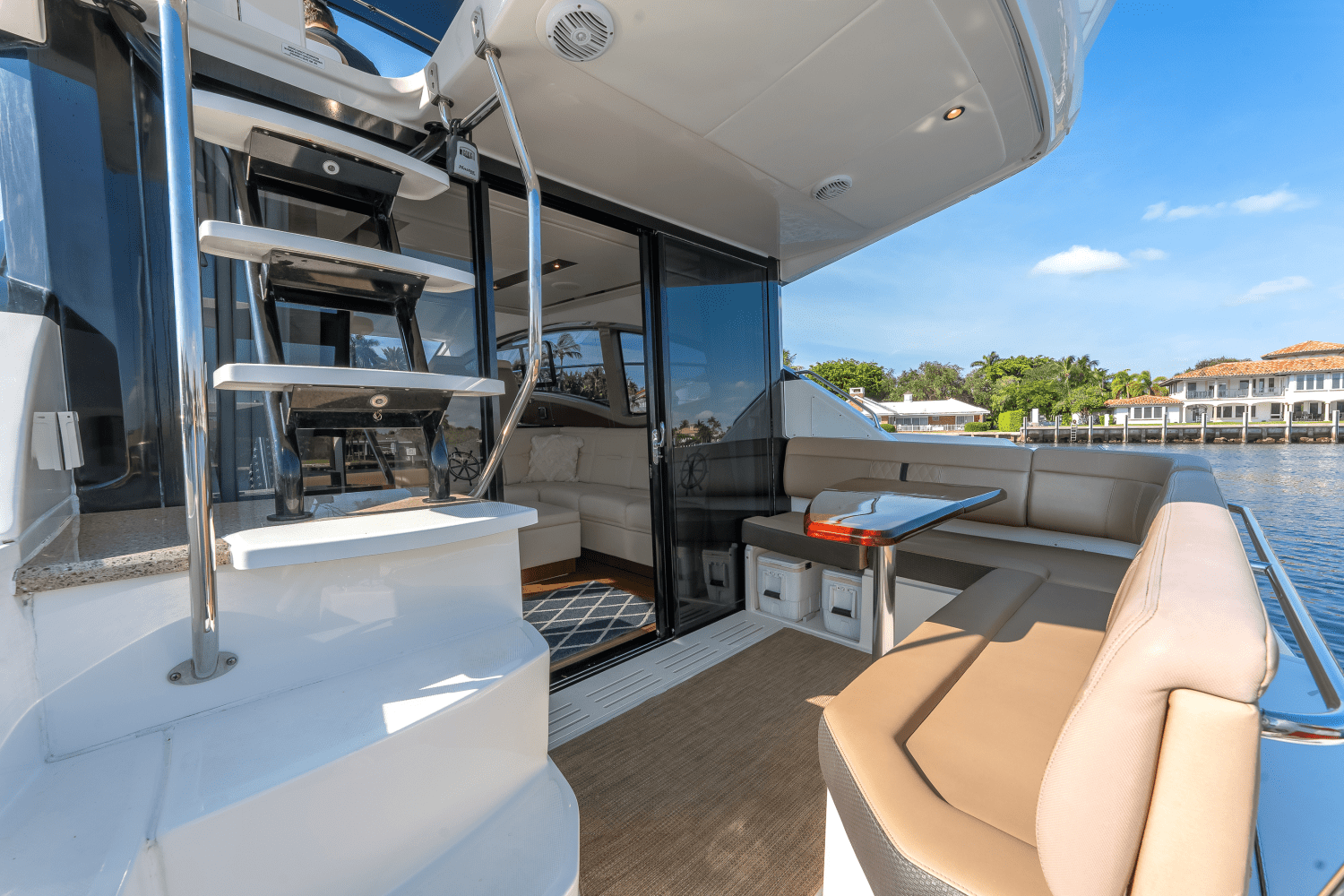 Slide: The Image of Sea Ray 400 FLY 2018 - 14