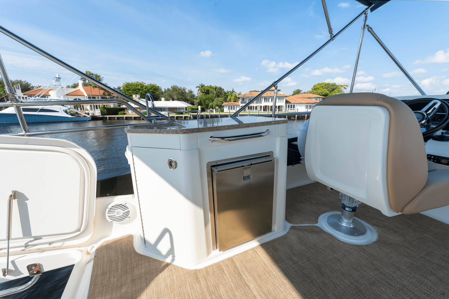 Slide: The Image of Sea Ray 400 FLY 2018 - 16