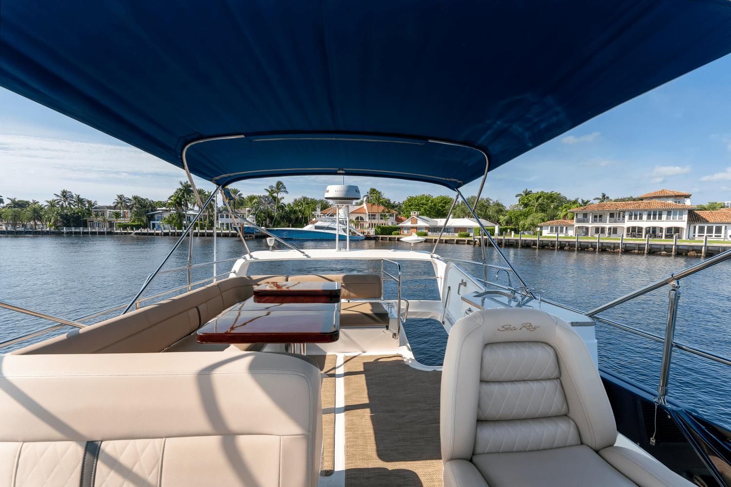 Slide: The Image of Sea Ray 400 Fly 2018 - 17