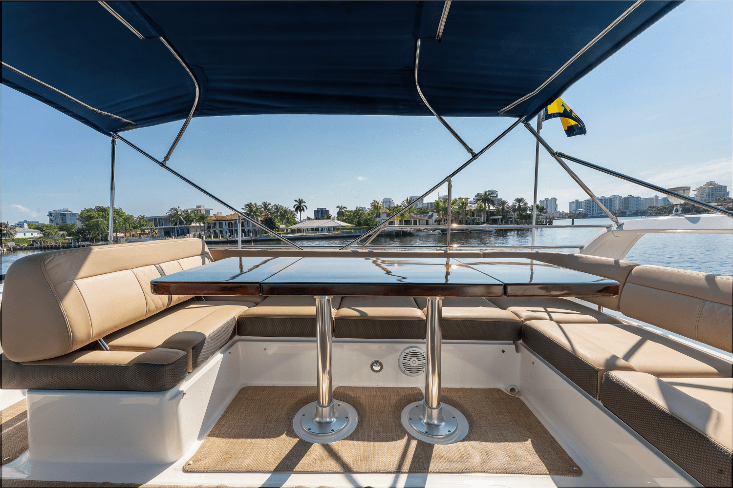 Slide: The Image of Sea Ray 400 FLY 2018 - 18