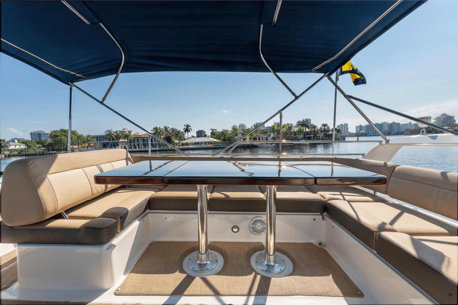Slide: The Image of Sea Ray 400 Fly 2018 - 18