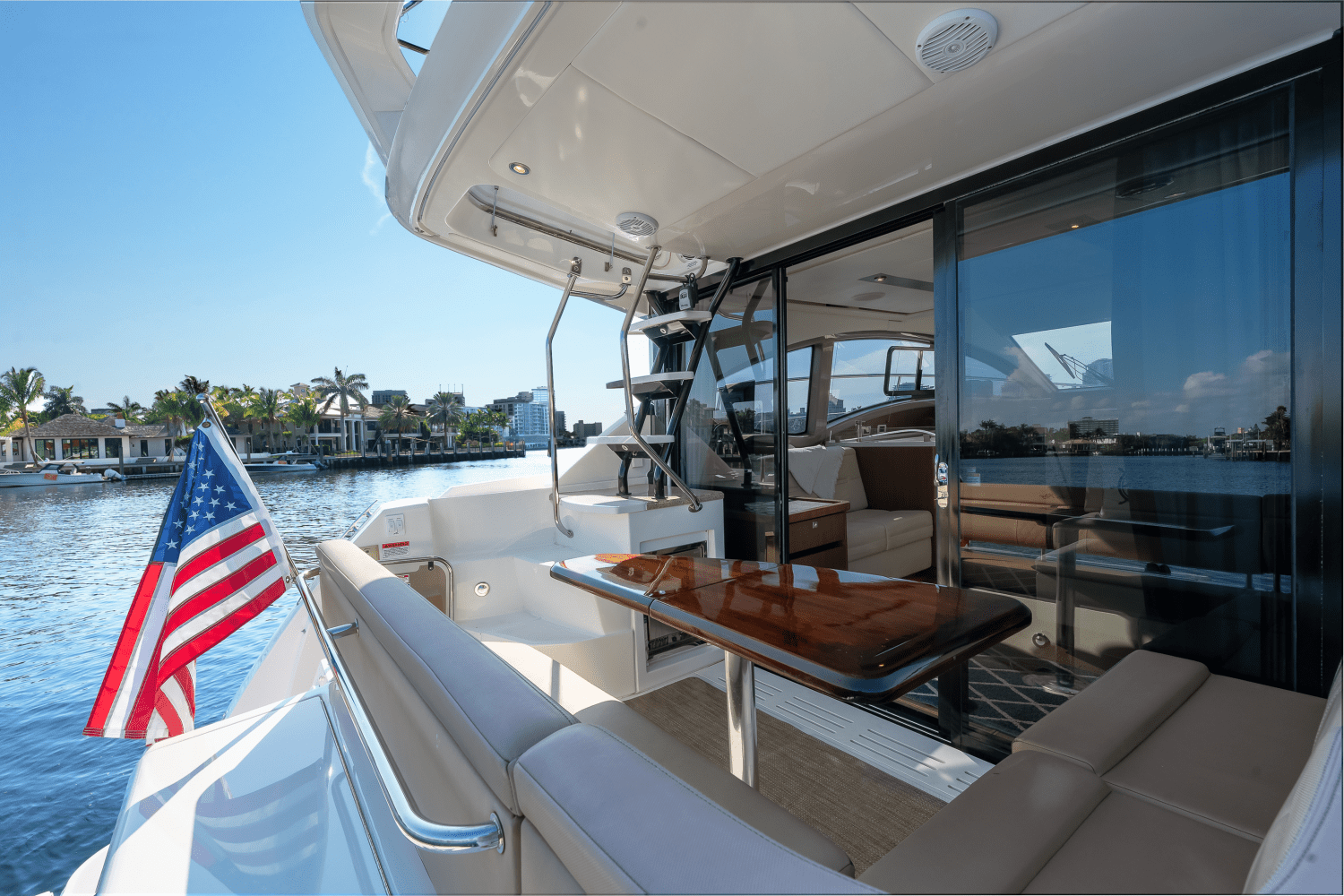Slide: The Image of Sea Ray 400 FLY 2018 - 21