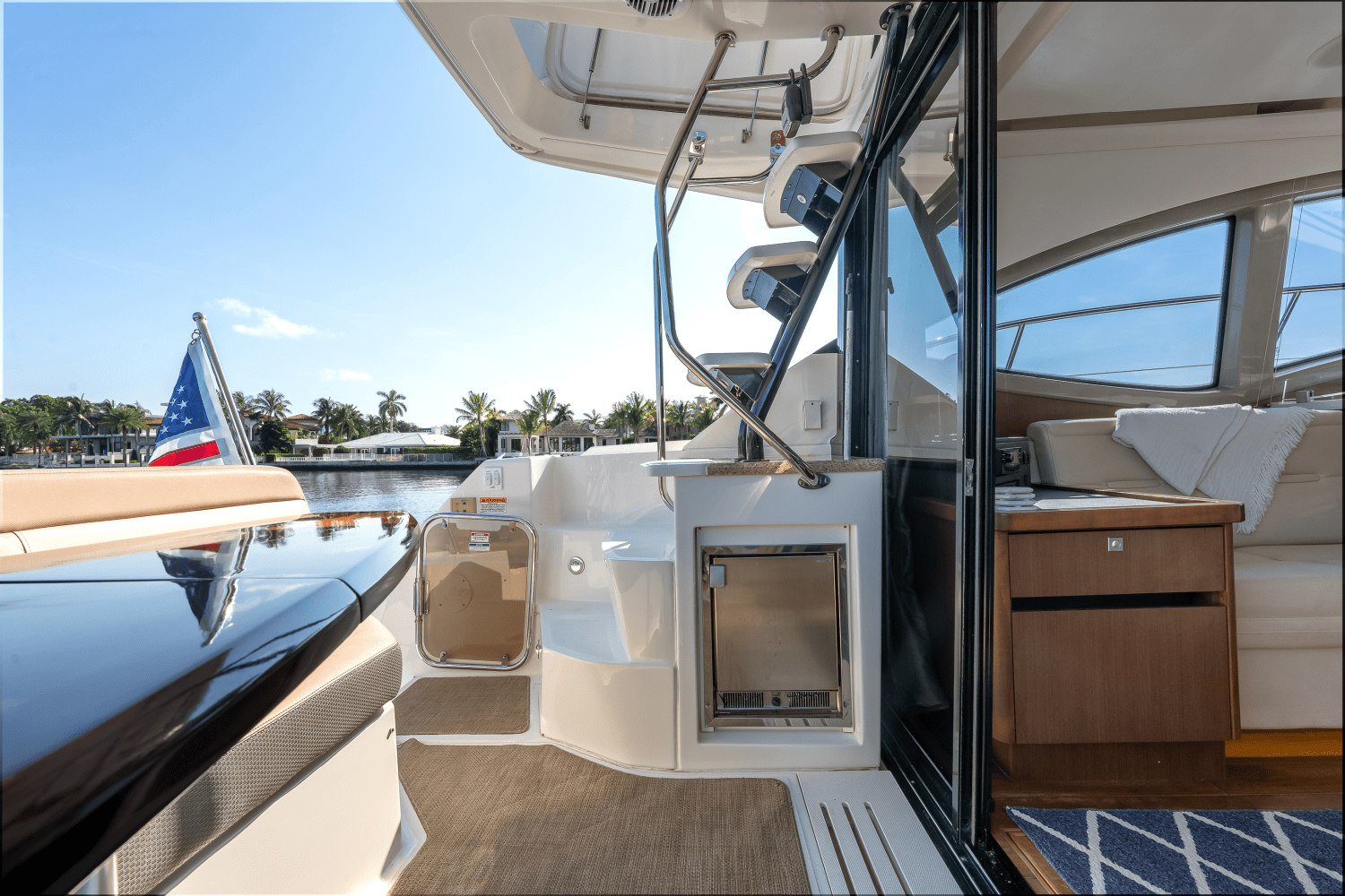 Slide: The Image of Sea Ray 400 FLY 2018 - 24