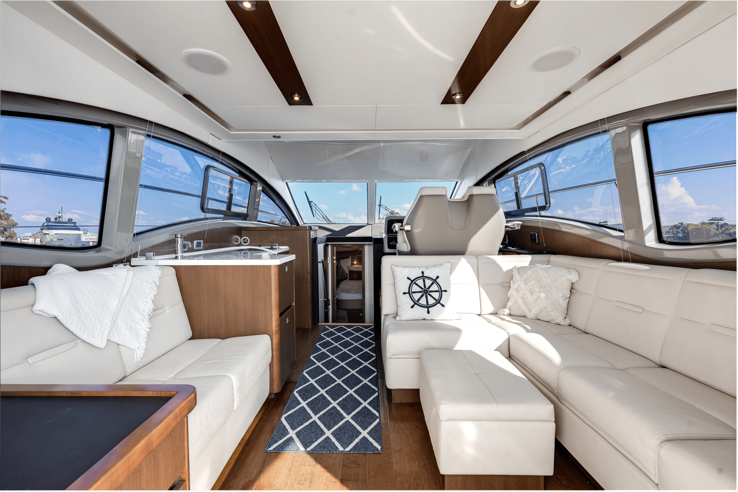 Slide: The Image of Sea Ray 400 FLY 2018 - 25