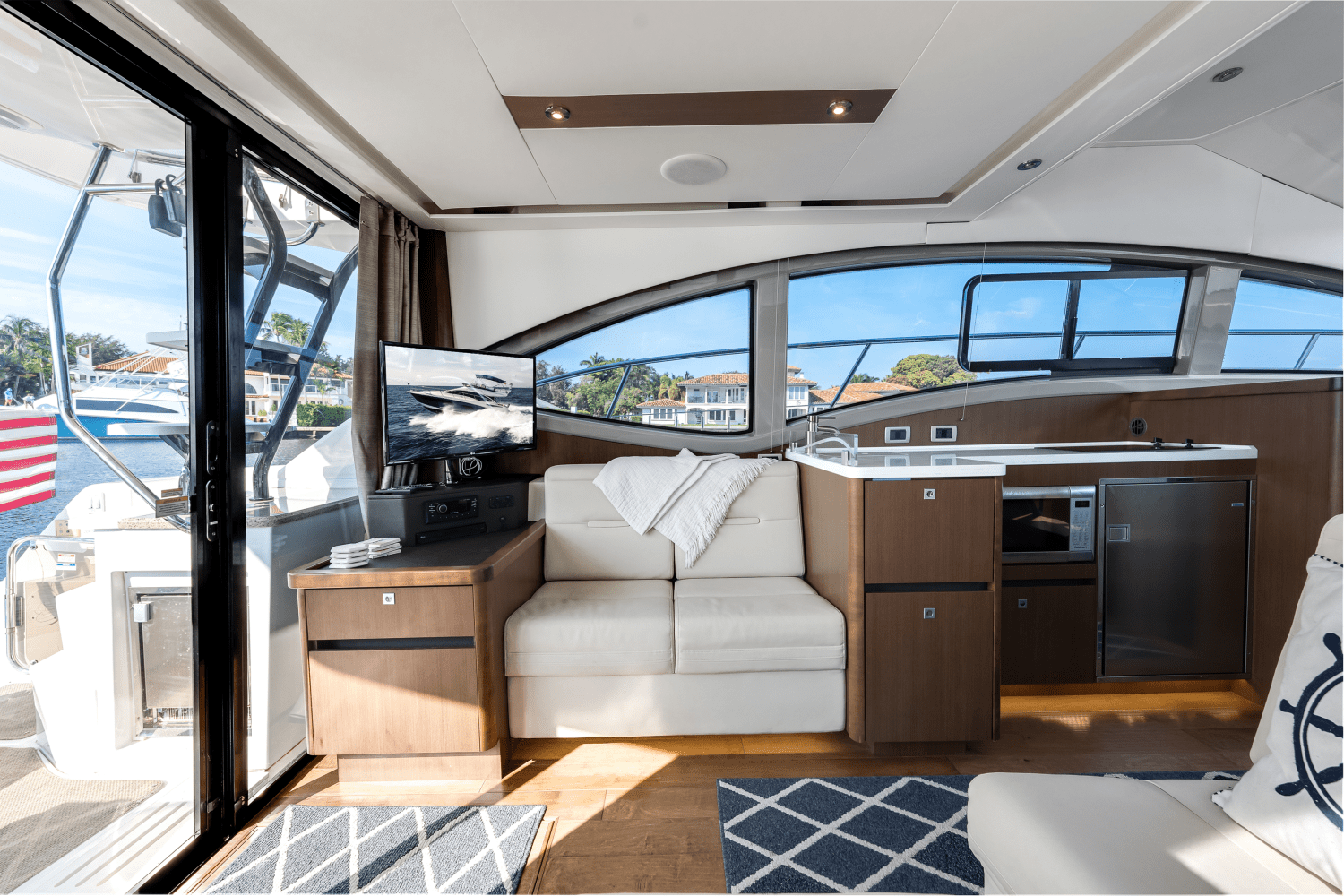 Slide: The Image of Sea Ray 400 FLY 2018 - 26