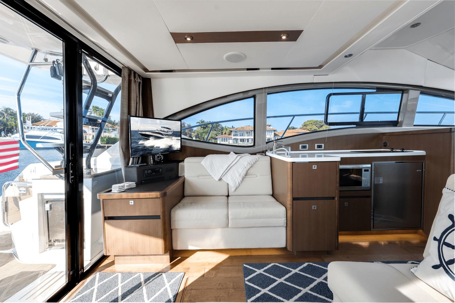 Slide: The Image of Sea Ray 400 Fly 2018 - 26