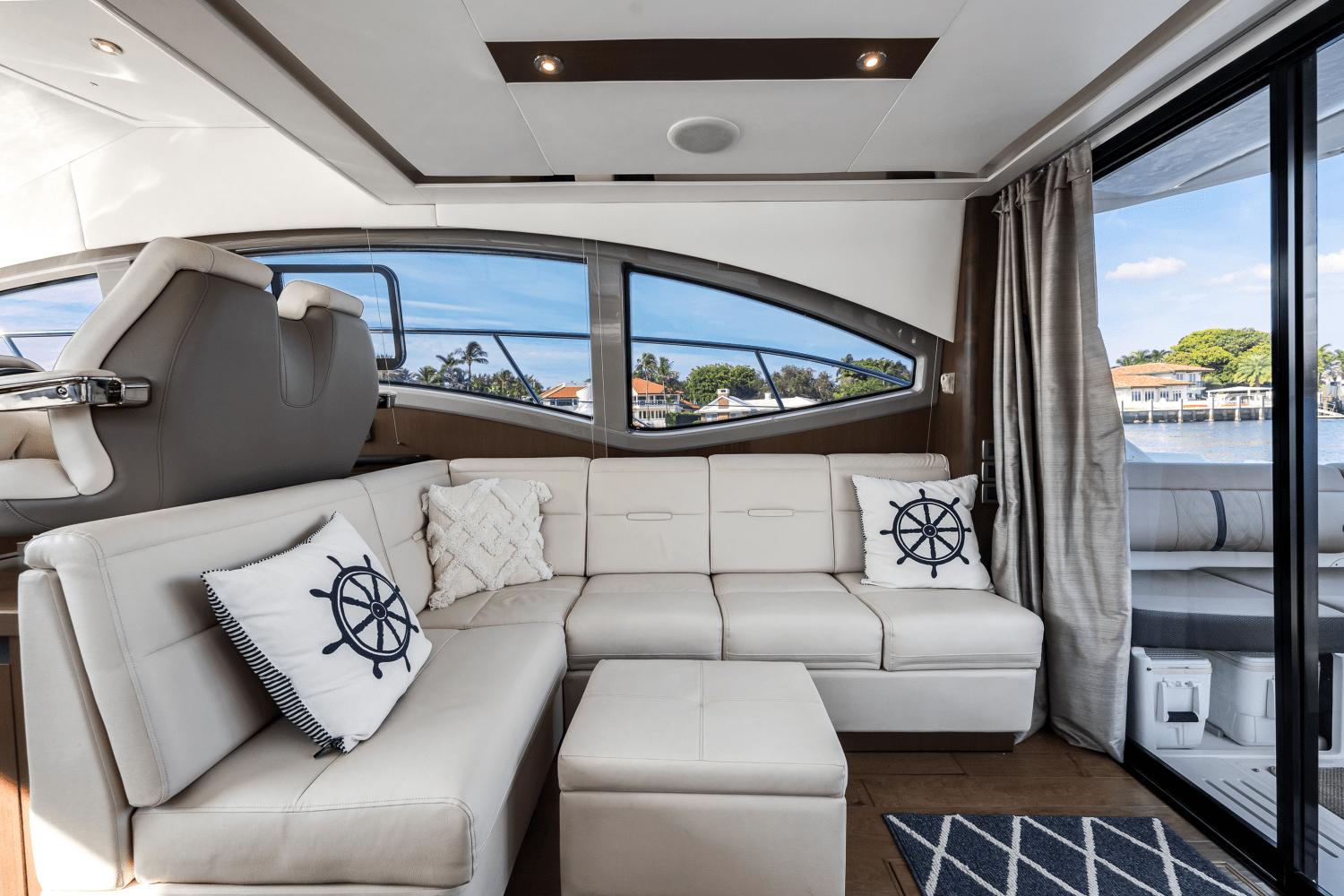 Slide: The Image of Sea Ray 400 Fly 2018 - 27