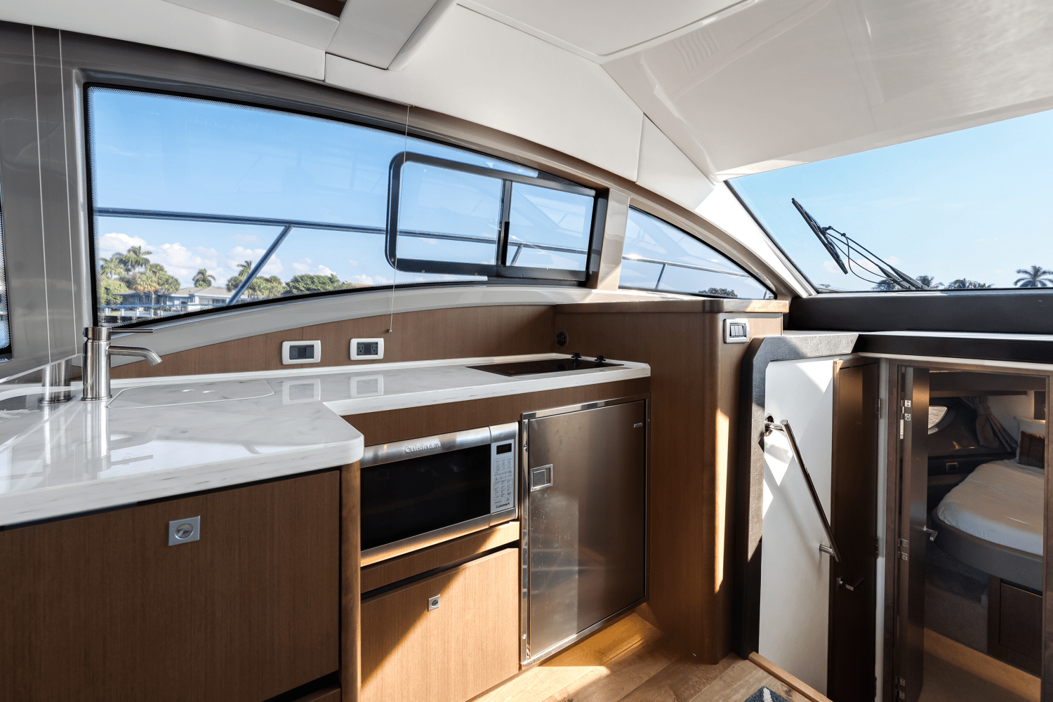 Slide: The Image of Sea Ray 400 FLY 2018 - 29