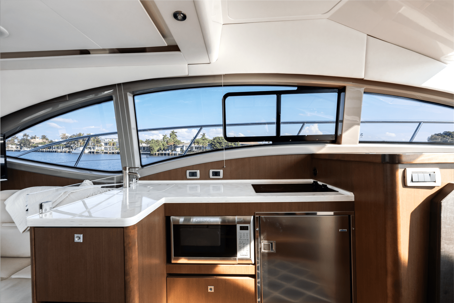 Slide: The Image of Sea Ray 400 FLY 2018 - 30