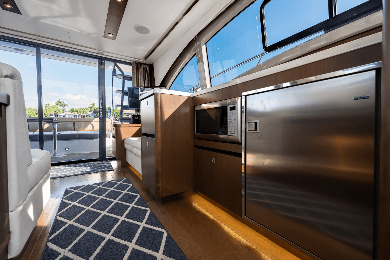 Slide: The Image of Sea Ray 400 FLY 2018 - 31