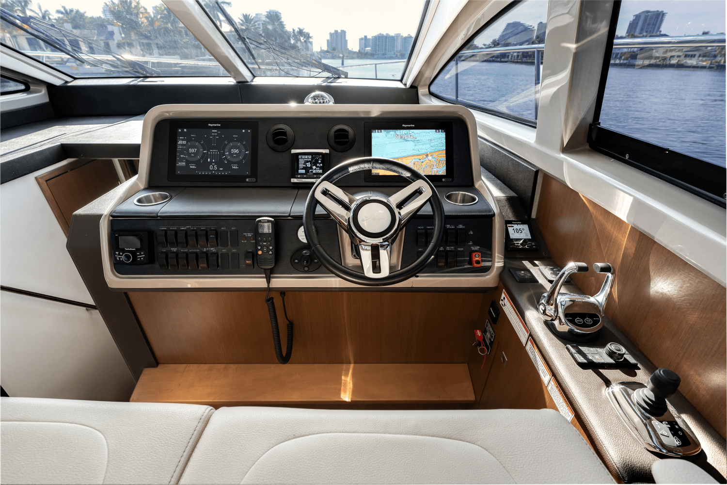 Slide: The Image of Sea Ray 400 FLY 2018 - 33