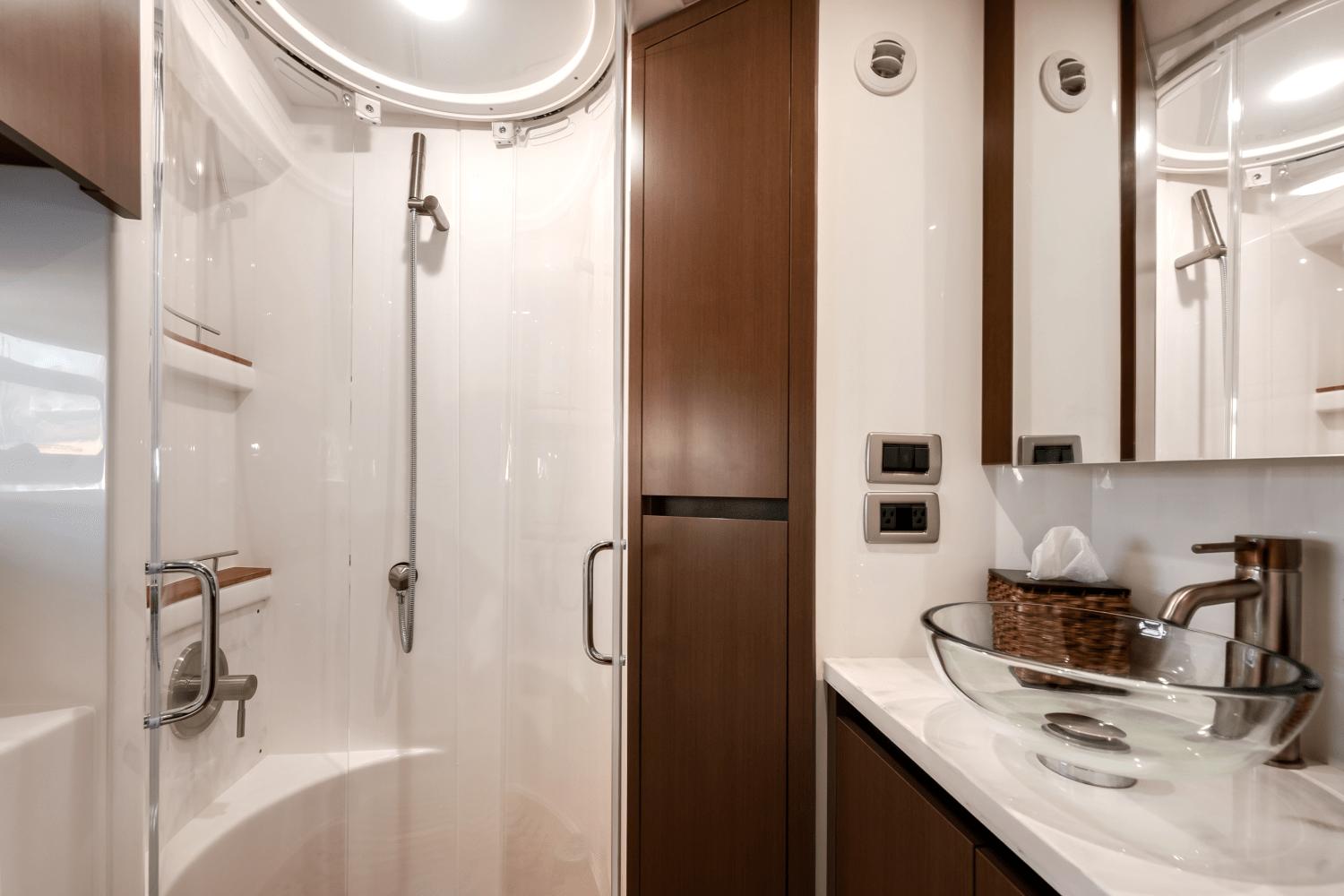 Slide: The Image of Sea Ray 400 Fly 2018 - 36