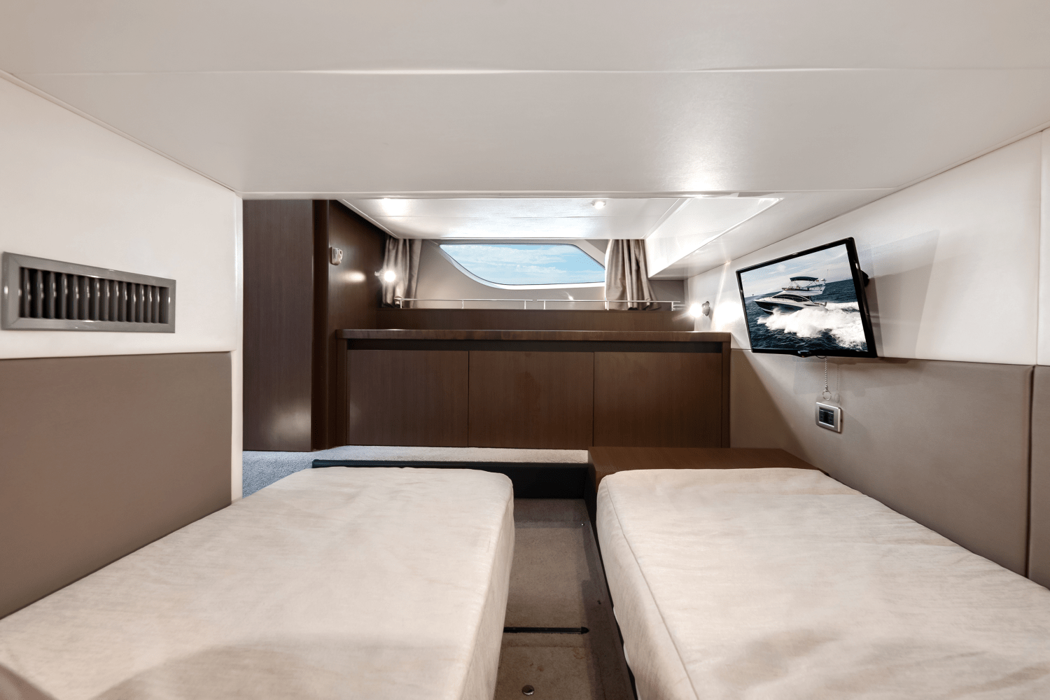 Slide: The Image of Sea Ray 400 FLY 2018 - 38