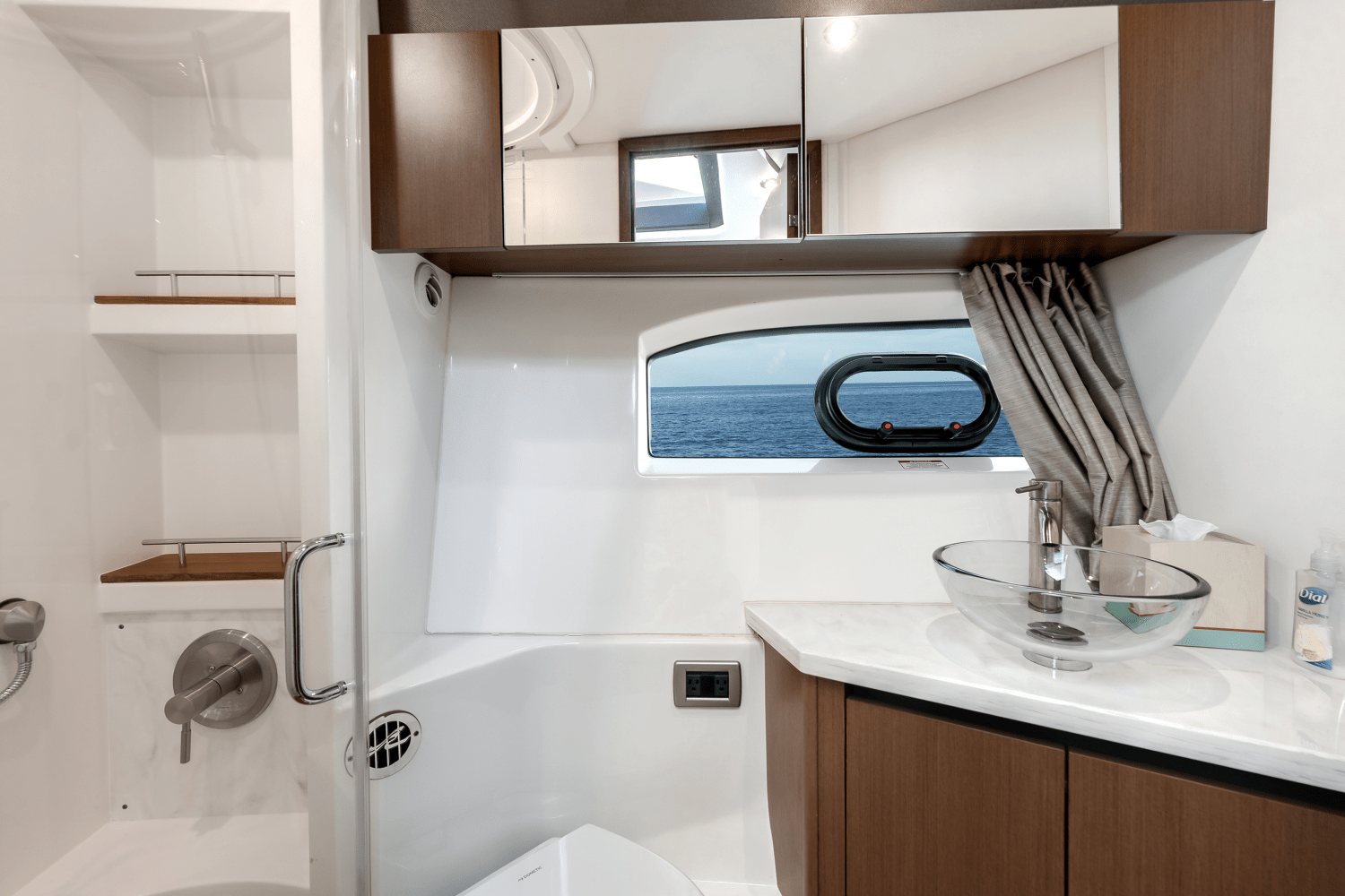 Slide: The Image of Sea Ray 400 FLY 2018 - 39