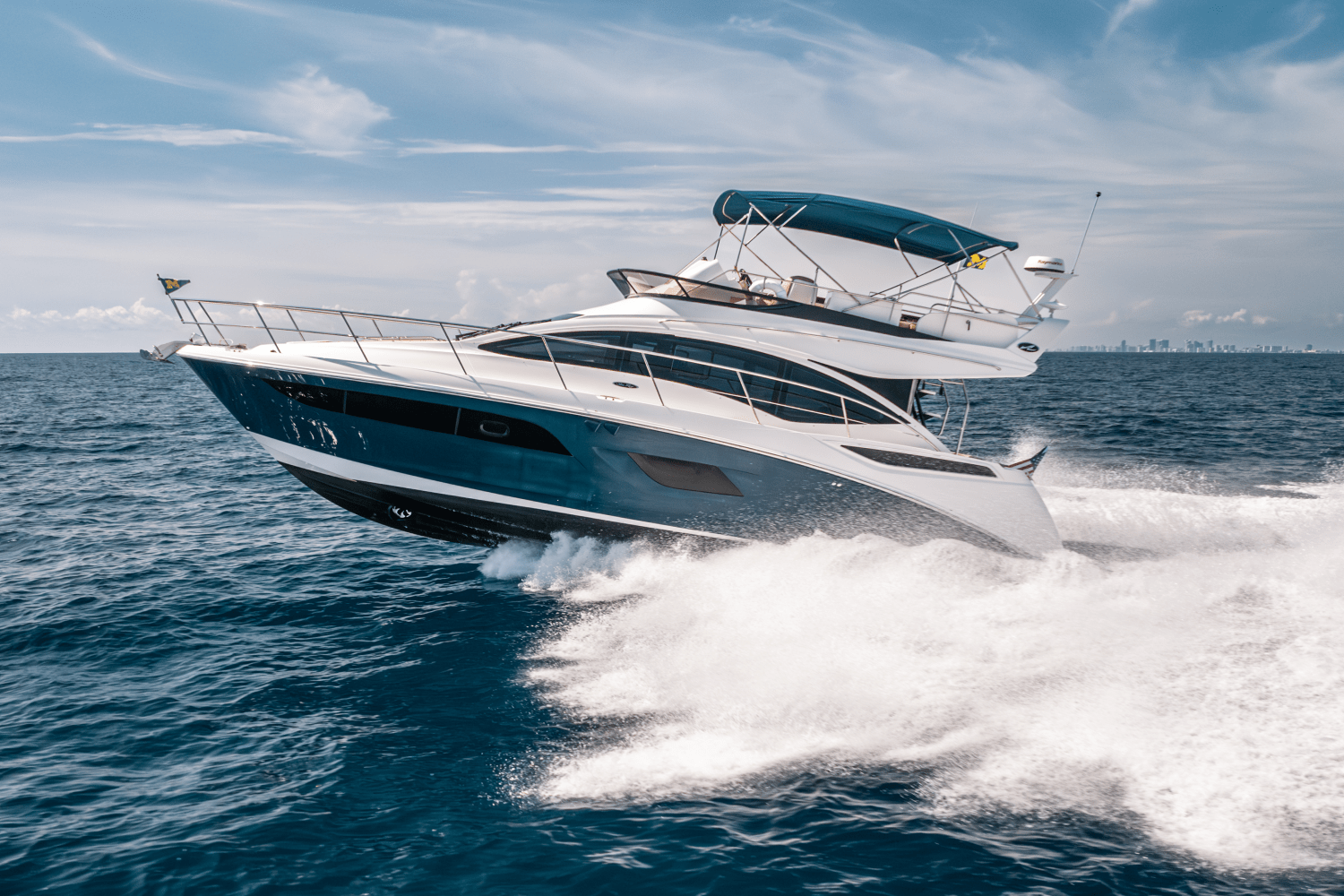 Slide: The Image of Sea Ray 400 FLY 2018 - 4
