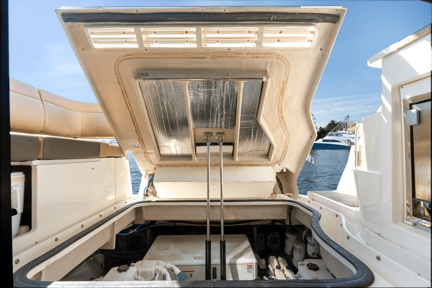 Slide: The Image of Sea Ray 400 FLY 2018 - 41
