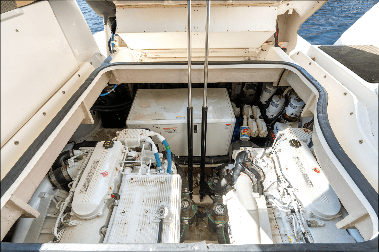 Slide: The Image of Sea Ray 400 FLY 2018 - 42