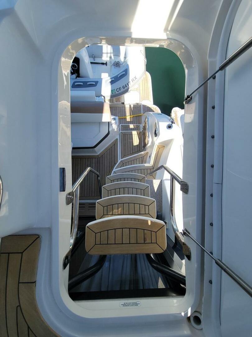 Slide: The Image of Sea Ray 400 Flybridge 2018 - 4826947