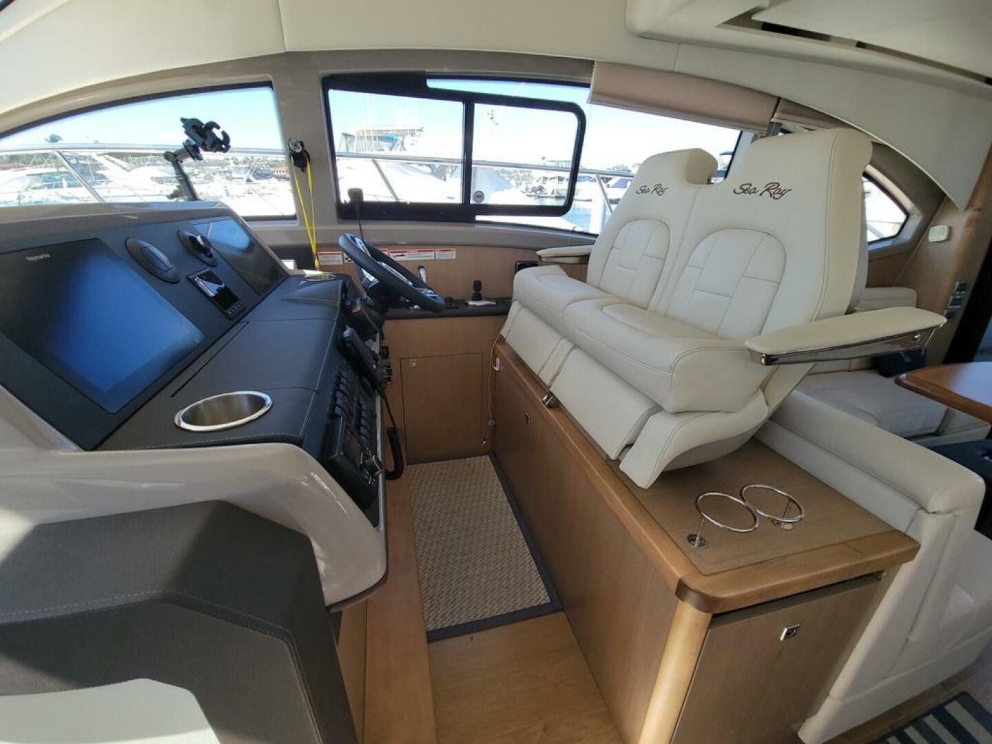 Slide: The Image of Sea Ray 400 Flybridge 2018 - 4827065