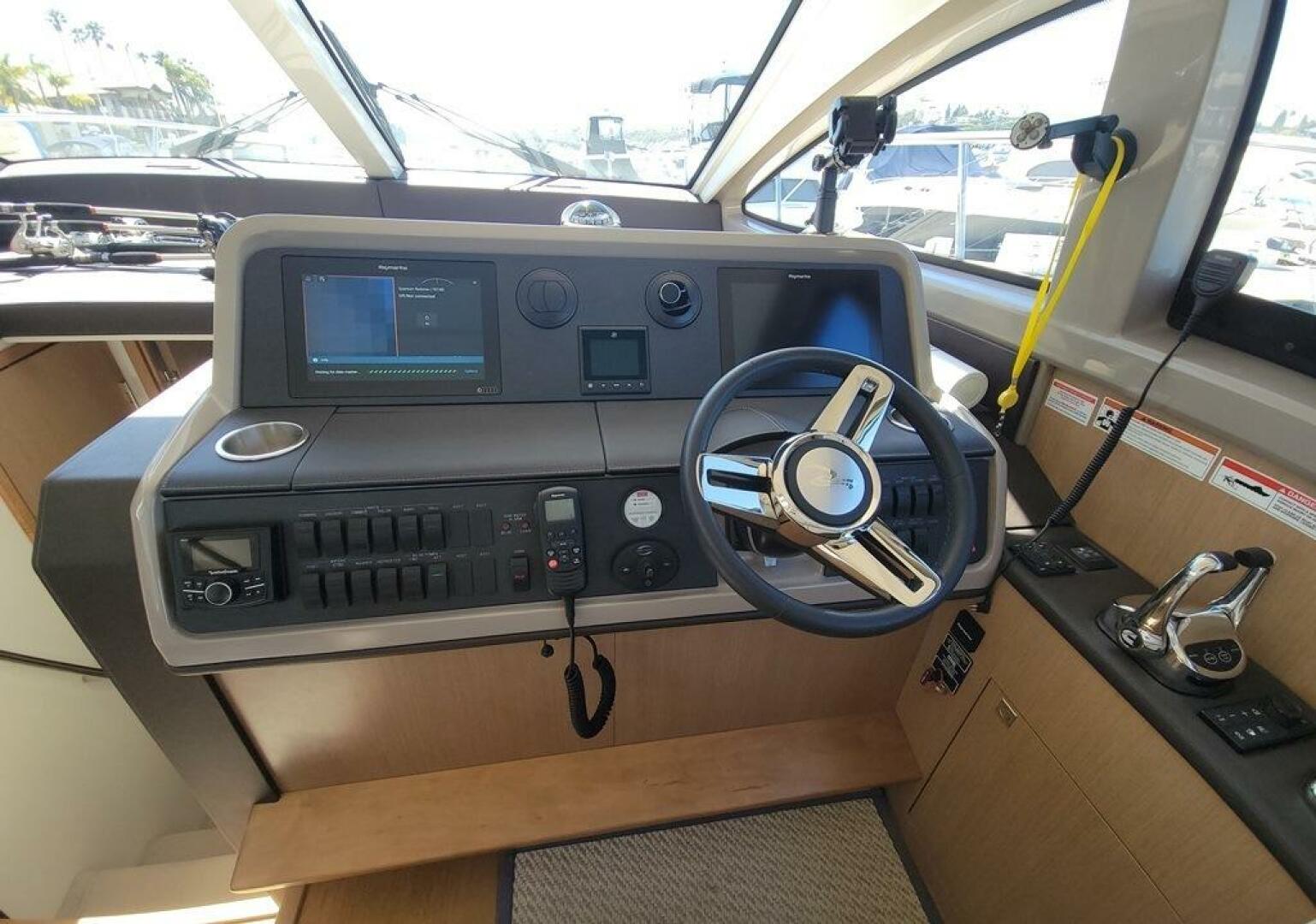 Slide: The Image of Sea Ray 400 Flybridge 2018 - 4827066