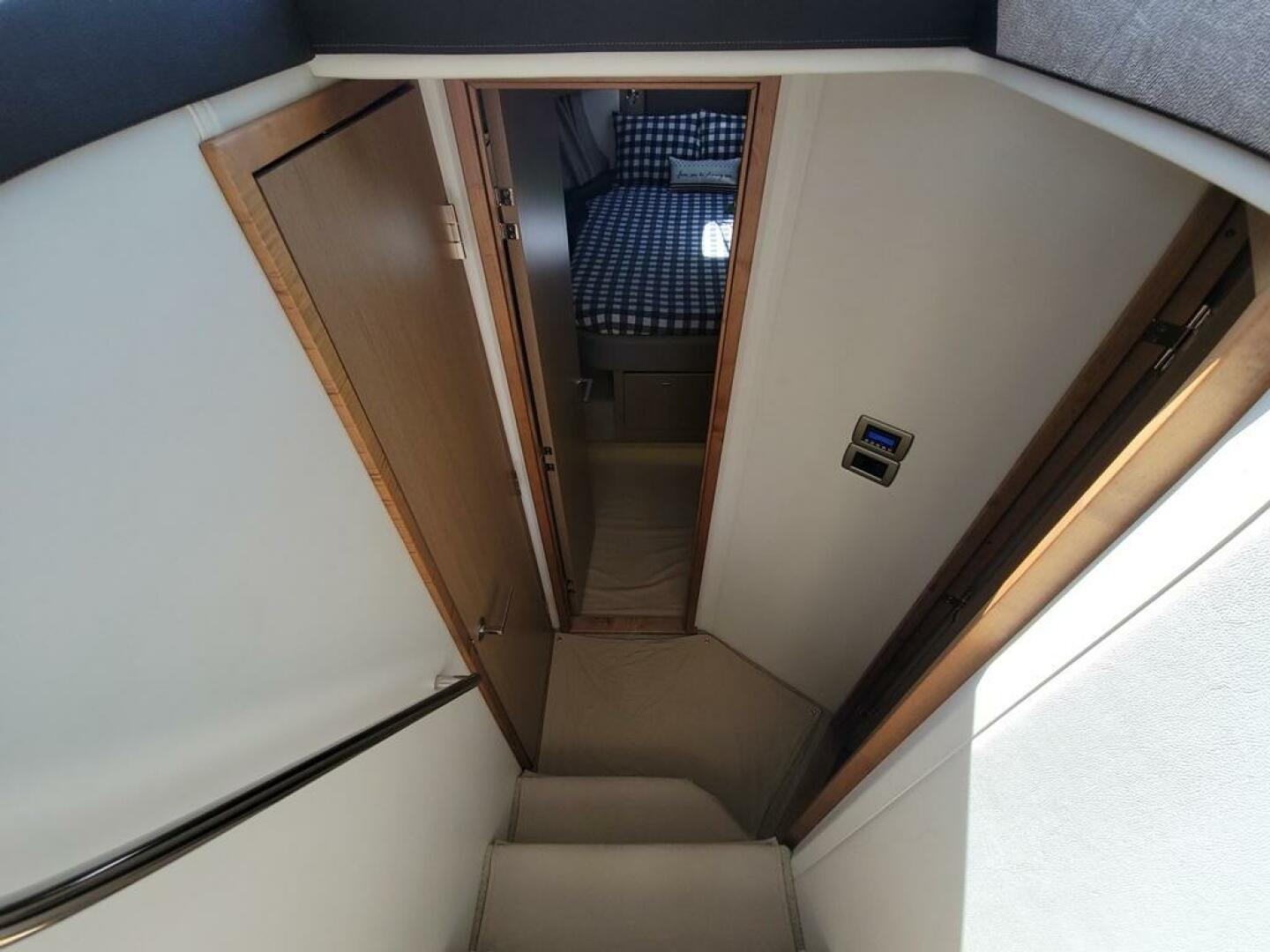 Slide: The Image of Sea Ray 400 Flybridge 2018 - 4827072