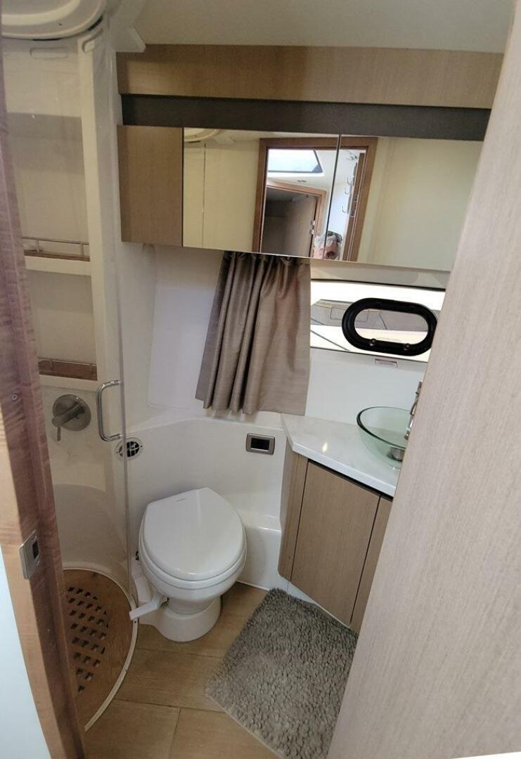 Slide: The Image of Sea Ray 400 Flybridge 2018 - 4827074