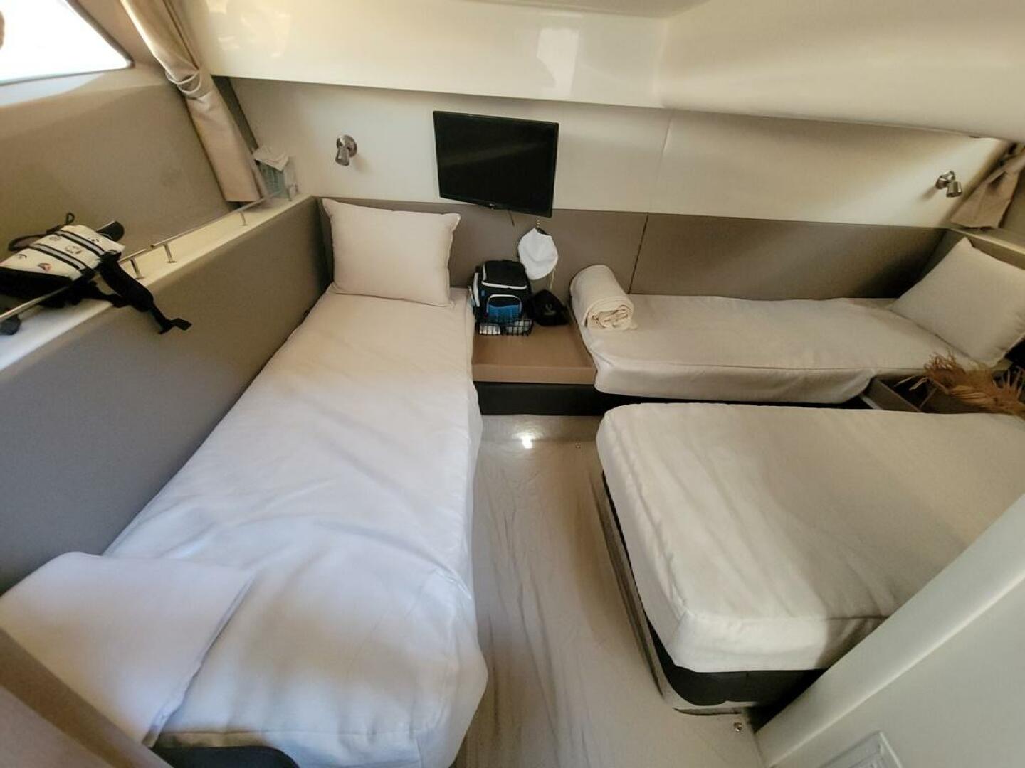 Slide: The Image of Sea Ray 400 Flybridge 2018 - 4827075