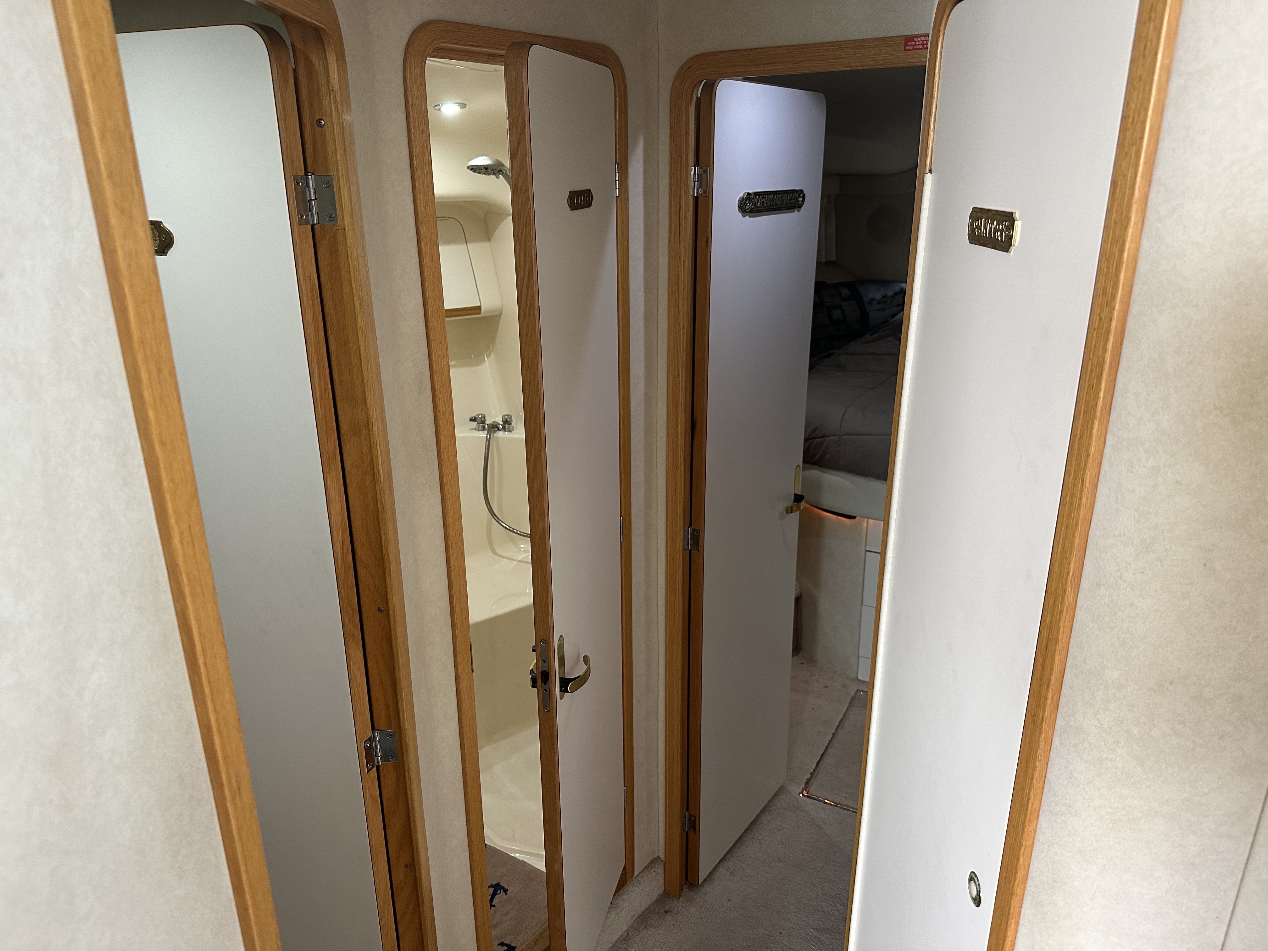 Slide: The Image of Sea Ray 400 SEDANBRIDGE 1997 - 24