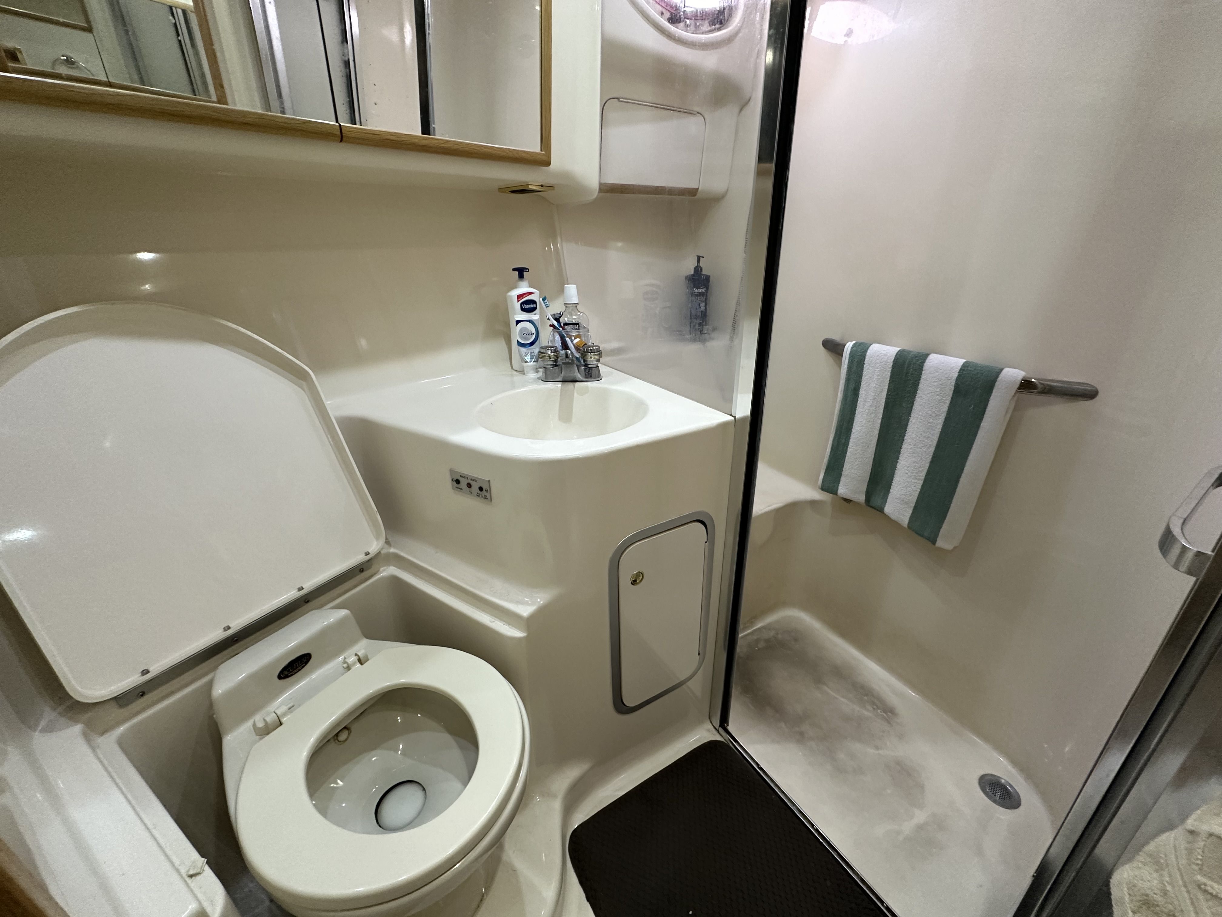 Slide: The Image of Sea Ray 400 SEDANBRIDGE 1997 - 28