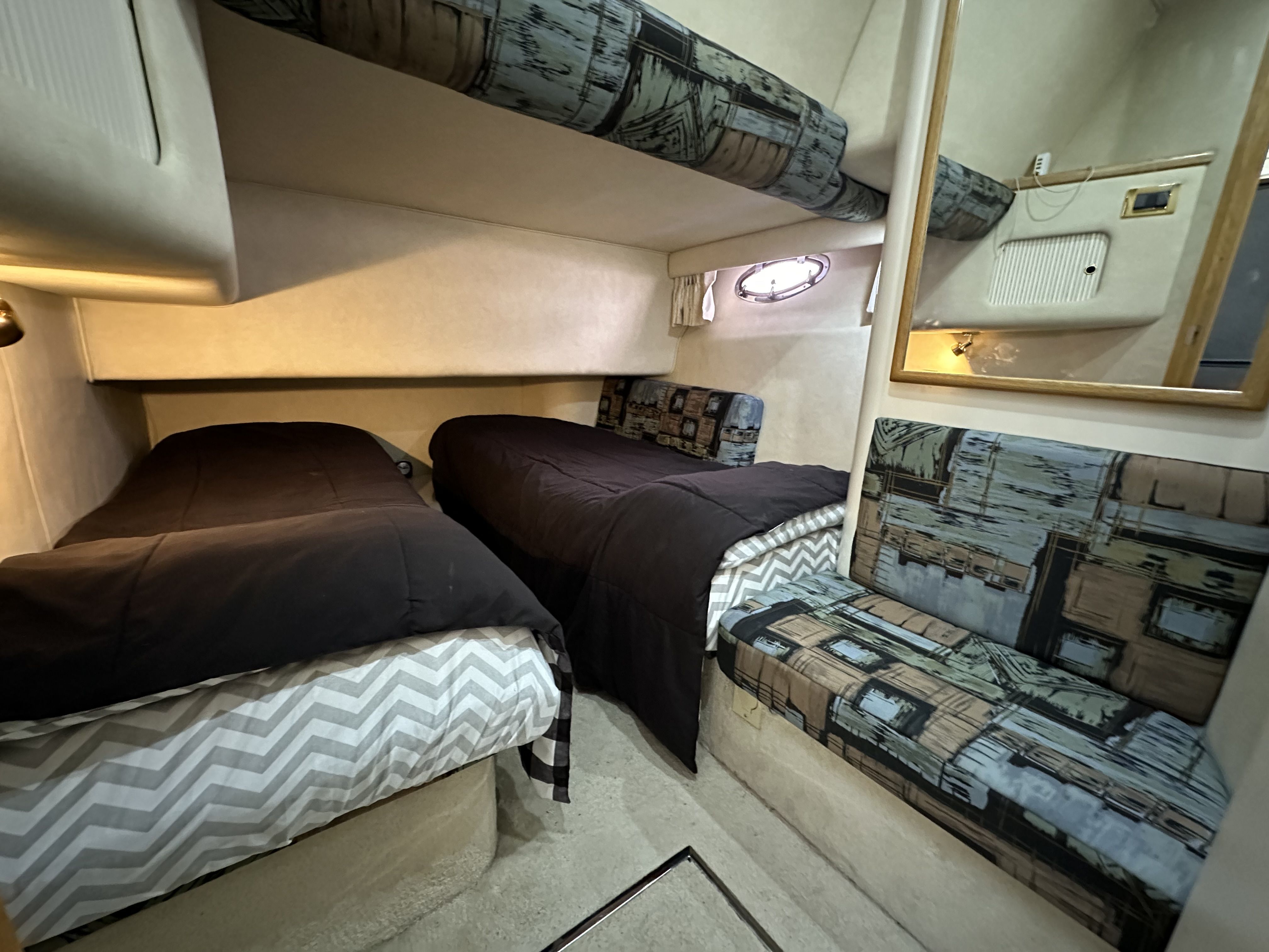 Slide: The Image of Sea Ray 400 SEDANBRIDGE 1997 - 29