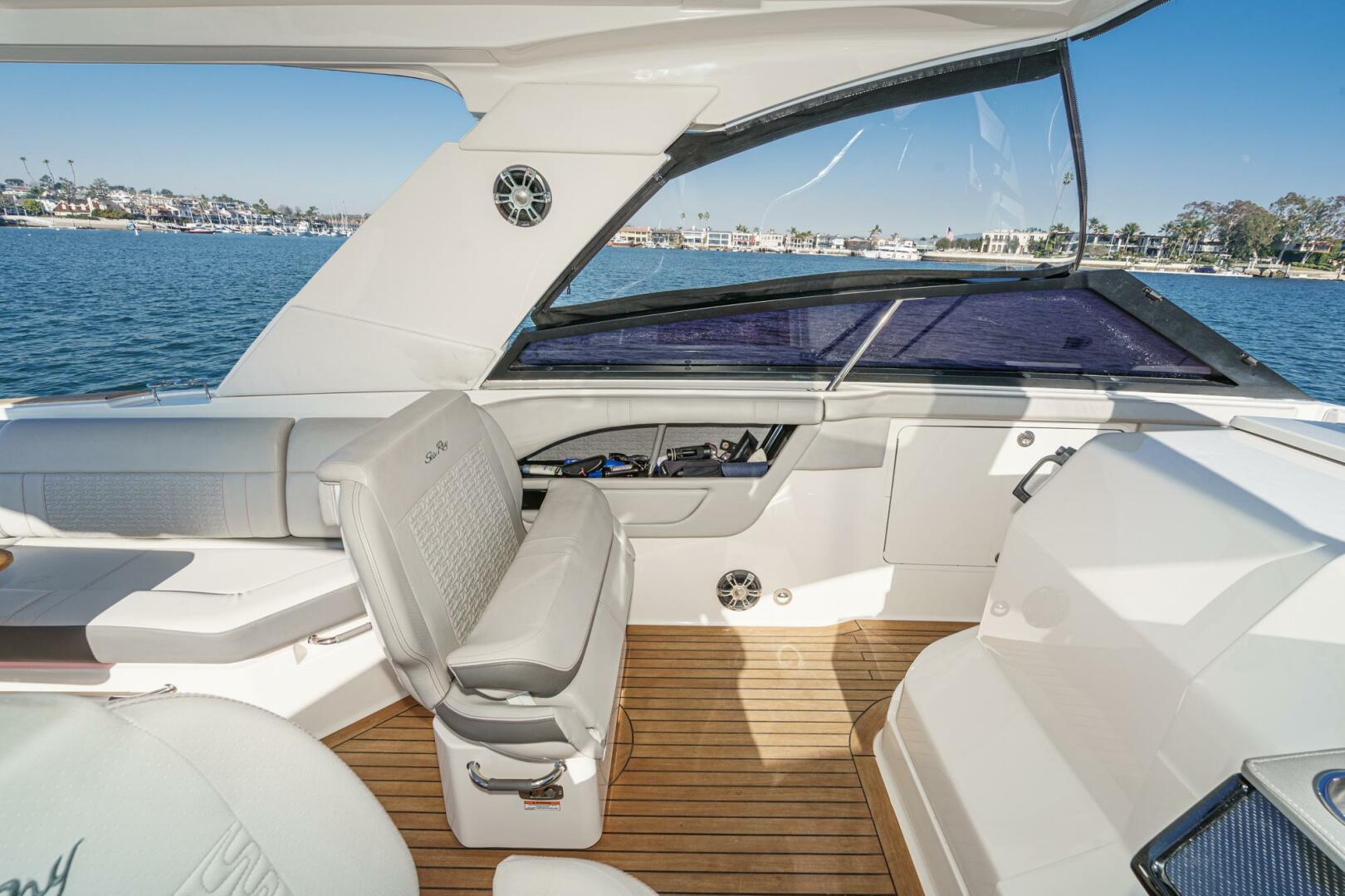 Slide: The Image of Sea Ray 400 SLX 2021 - 21