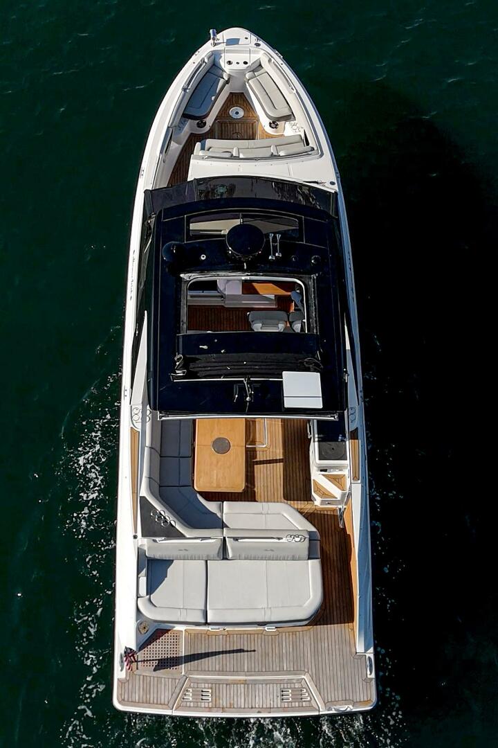 Slide: The Image of Sea Ray 400 SLX 2021 - 28